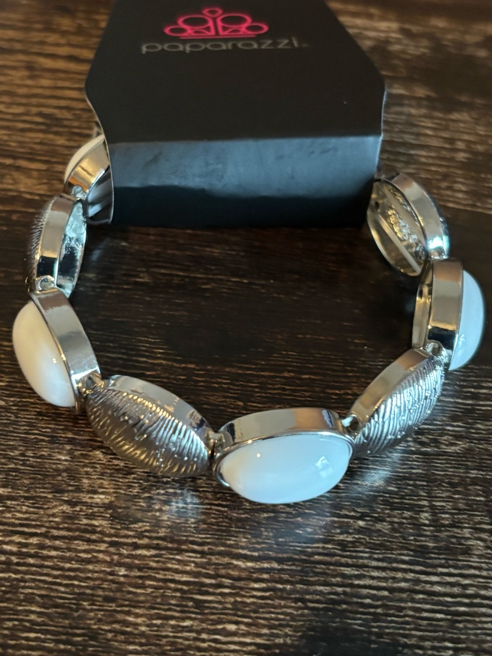 Paparazzi‎ Silver and White Cabochon Stretch Bracelet